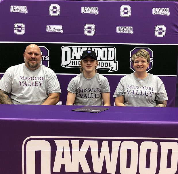 Oakwood’s Gage Reed signs to wrestle at Missouri Valley College